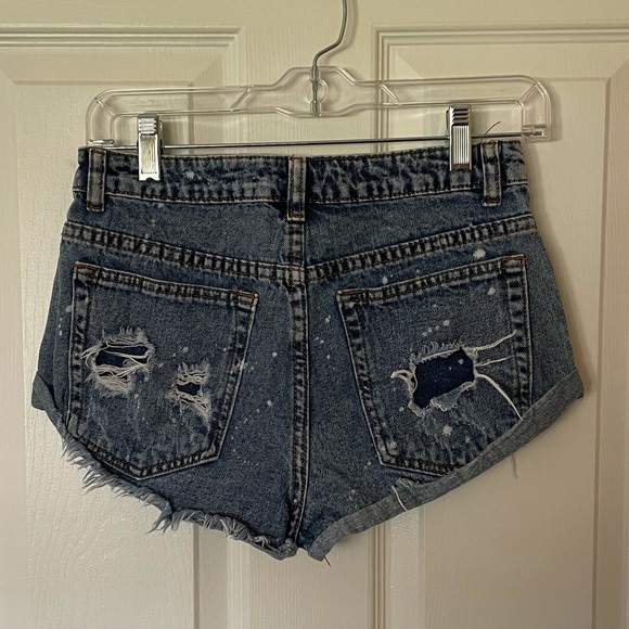 SIGNATURE8 Distressed Denim Cutoff Shorts Size S - Picture 5 of 9